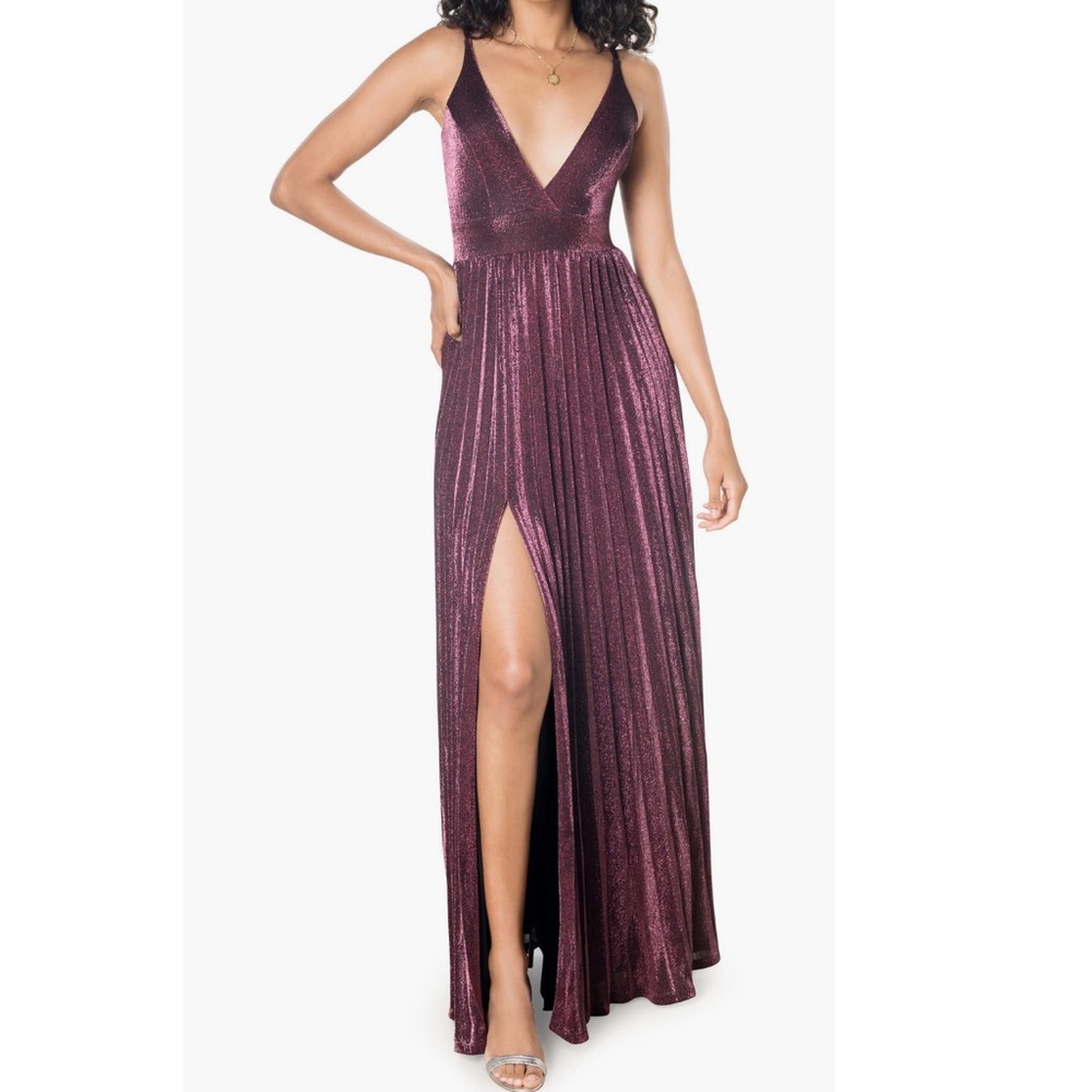 Dress the Population Danae Pleated Gown In Shimmery Metallic Fuchsia - Reemoly